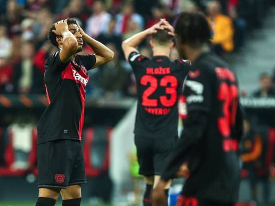 Amine Adli (Bayer 04 Leverkusen, 21) und Adam Hlozek (Bayer 04 Leverkusen, 23) unzufrieden, enttäuscht enttaeuscht, gestikuliert, Gestik, GER, Bayer 04 Leverkusen vs. AS Rom, UEFA Europa League 2023 24, Halbfinal-Rückspiel, 09.05.2024, GER, Bayer 04 Leverkusen vs. AS Rom, UEFA Europa League 2023 24, Halbfinal-Rückspiel, 09.05.2024, Foto: Eibner-Pressefoto Gabriel Boia Leverkusen Copyright: xGabrielxBoiax EP_EER