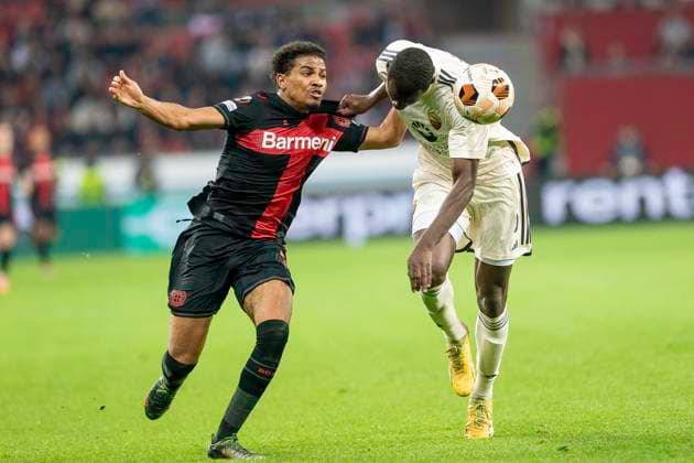 Fussball: UEFA Europa League, Saison 2023 2024, Halbinale, Rueckspiel, Bayer 04 Leverkusen - AS Rom am 09.05.2024 in der BayArena in Leverkusen. Zweikampf zwischen Amine Adli (Bayer 04 Leverkusen, 21) und Evan N Dicka (AS Rom, 05). Foto: Kirchner-Media TH Copyright: xKirchner-Media THx