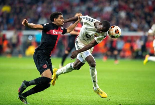 Fussball, Herren, Saison 2023 2024, Europa League (Halbfinale, Rückspiel), Bayer 04 Leverkusen - AS Rom, v.l. Amine Adli (Bayer 04 Leverkusen), Evan N Dicka (AS Rom), 09.05.2024, Copyright: xSebastianxRäppold MatthiasxKochx
