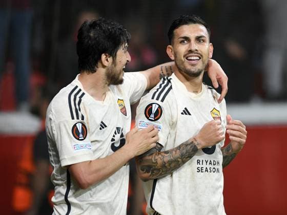 09.05.2024, Leverkusen, Germany, BayARENA, Bayer 04 Leverkusen vs AS Rom - UEFA Europa League 2023 2024 - Semi-finals second leg, Sardar Azmoun (AS Rom) und Leandro Paredes (AS Rom) Torjubel, jubelt mit seiner Mannschaft nach dem Treffer zum 0:2 (Foto Ralf Treese) Leverkusen BayARENA North Rhine-Westphalia Germany