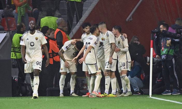08.05.2024, xjrdrx, Fussball UEFA Europa League, Bayer 04 Leverkusen - AS Roma emspor, v.l. Angelino (AS Rom), Leandro Paredes (AS Rom) celebrate the goal, Der Torjubel zum 0:2 (DFL DFB REGULATIONS PROHIBIT ANY USE OF PHOTOGRAPHS as IMAGE SEQUENCES and or QUASI-VIDEO) Leverkusen