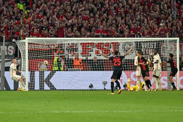 Gianluca Mancini ( 23, AS Roma) erzielt das Tor zum 1:2 (Eigentor) 09.05.2024 Fussball Europa League, Bayer Leverkusen vs AS Rom, BayArena, Leverkusen, NRW Germany