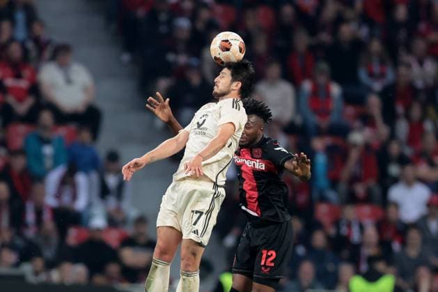 Sardar Azmoun (AS Rom) und Edmond Tapsoba (Bayer 04 Leverkusen) beim Spiel der Europa League (Halbfinale-Rückspiel) Bayer 04 Leverkusen - AS Rom. Copyright: Thomas Pakusch