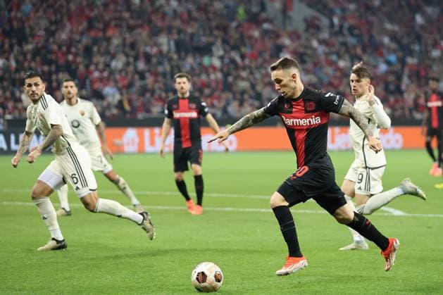 Alejandro Grimaldo (Bayer 04 Leverkusen) beim Spiel der Europa League (Halbfinale-Rückspiel) Bayer 04 Leverkusen - AS Rom. Copyright: Thomas Pakusch