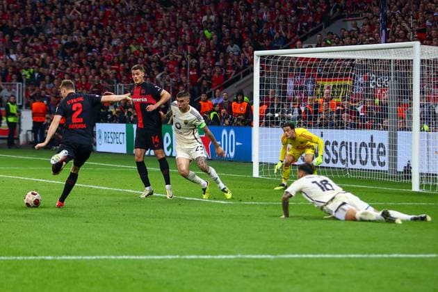 Bayer 04 Leverkusen vs. AS Roma, Fussball, Europa League, Halbfinale, Rueckspiel, 09.05.2024 Tor zum 2:2 von Josip Stanisic (Bayer 04 Leverkusen), Bayer erreichen das Europa League Finale Leverkusen NRW Deutschland