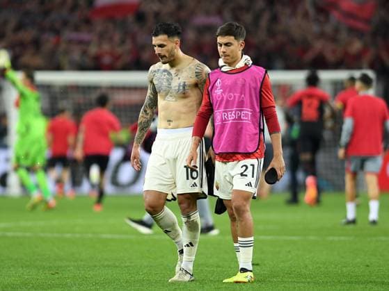 09.05.2024, Leverkusen, Germany, BayARENA, Bayer 04 Leverkusen vs AS Rom - UEFA Europa League 2023 2024 - Semi-finals second leg, Leandro Paredes (AS Rom) und Paulo Dybala (AS Rom) enttaeuscht (Foto Ralf Treese) Leverkusen BayARENA North Rhine-Westphalia Germany