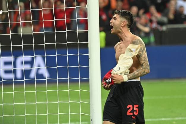 08.05.2024, xjrdrx, Fussball UEFA Europa League, Bayer 04 Leverkusen - AS Roma emspor, v.l. Exequiel Palacios (Bayer Leverkusen) jubeln jubelt nach Spielende celebrate at the end of the match. (DFL DFB REGULATIONS PROHIBIT ANY USE OF PHOTOGRAPHS as IMAGE SEQUENCES and or QUASI-VIDEO) Leverkusen