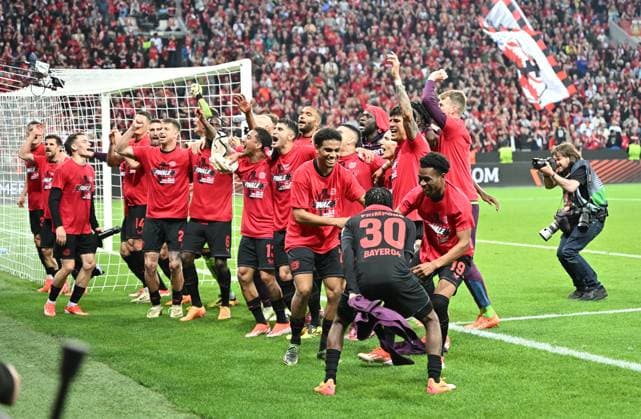 08.05.2024, xjrdrx, Fussball UEFA Europa League, Bayer 04 Leverkusen - AS Roma emspor, v.l. Arthur (Bayer Leverkusen), Exequiel Palacios (Bayer Leverkusen), Gustavo Puerta (Bayer Leverkusen), Alejandro Grimaldo (Bayer Leverkusen) und team jubeln jubelt nach Spielende celebrate at the end of the match. (DFL DFB REGULATIONS PROHIBIT ANY USE OF PHOTOGRAPHS as IMAGE SEQUENCES and or QUASI-VIDEO) Leverkusen