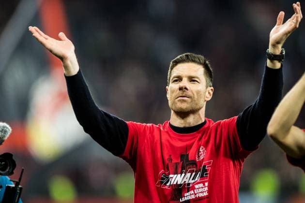 UEFA Europa League Halbfinale; Bayer 04 Leverkusen vs. AS Rom, 09.05.2024 Xabi Alonso (Trainer Bayer 04 Leverkusen) applaudiert Richtung Kurve UEFA Europa League: Bayer 04 Leverkusen - AS Roma, Leverkusen, BayArena am 09.05.2024 Copyright: xBEAUTIFULxSPORTS Wunderlx