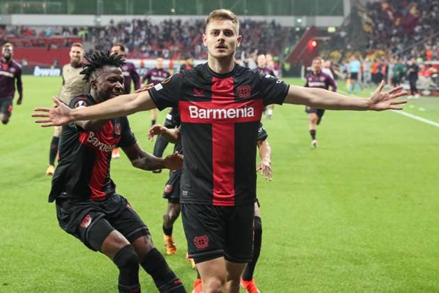 Europa League - Bayer 04 Leverkusen - AS Rom am 09.05.2024 in der BayArena in Leverkusen Jubel, Torjubel, Torschuetze, Torschütze Josip Stanisic (Leverkusen 2) jubelt nach seinem Tor zum 2 zu 2 mit der Mannschaft