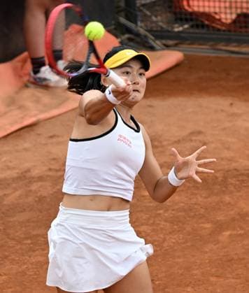 (240510) -- ROME, May 10, 2024 -- Wang Yafan of China hits a return during women s singles 1st round match against Katie Volynets of the United States at the WTA, Tennis Damen Italian Open in Rome, Italy, May 9, 2024. (Photo by Xinhua) (SP)ITALY-ROME-TENNIS-WTA-ROME OPEN AlbertoxLingria 