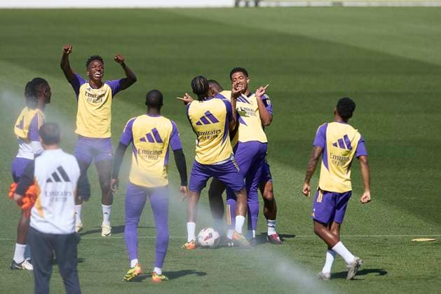 Real Madrid CF training session and press conference, PK, Pressekonferenz in Spain - 10 May 2024 Real Madrid CF team players warm up during the training session on the eve of the 2023 2024 La Liga EA Sports week 35 football match between Granada CF and Real Madrid CF at Real Madrid CF training ground. Madrid Spain Copyright: xFedericoxTitonex xSOPAxImagesx FTITONE_0002