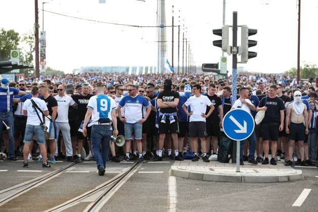 Die Ultras haben vor dem letzten Heimspiel der Saison einen Fanmarsch von der Innenstadt zur Arena organisiert - 2. Fußball Bundesliga Saison 2023-2024 1. FC Magdeburg vs. SpVgg Greuther Fürth in der MDCC Arena in Magdeburg - Fußball,Mann,Männer,Deutschland,10.05.2024