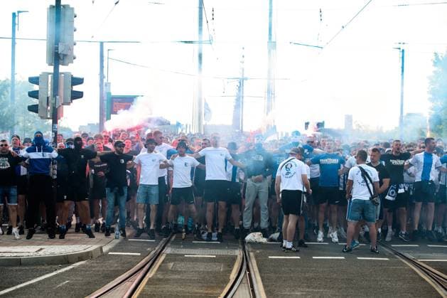 Die Ultras haben vor dem letzten Heimspiel der Saison einen Fanmarsch von der Innenstadt zur Arena organisiert - 2. Fußball Bundesliga Saison 2023-2024 1. FC Magdeburg vs. SpVgg Greuther Fürth in der MDCC Arena in Magdeburg - Fußball,Mann,Männer,Deutschland,10.05.2024