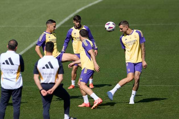 Real Madrid CF training session and press conference, PK, Pressekonferenz in Spain - 10 May 2024 Real Madrid CF team players warm up during the training session on the eve of the 2023 2024 La Liga EA Sports week 35 football match between Granada CF and Real Madrid CF at Real Madrid CF training ground. Madrid Spain Copyright: xFedericoxTitonex xSOPAxImagesx FTITONE_0017