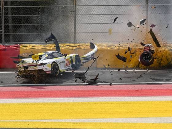 Bilder des Jahres 2024, Sport 05 Mai Sport Themen der Woche KW19 Unfall in Eau Rouge 92 Aliaksandr Malykhin Joel Sturm Klaus Bachler, Porsche 911 GT3 R LMGT3, Manthey PureXcing, FIA World Endurance Championship, TotalEnergies 6 Hours of Spa-Francorchamps, Qualifying, 10.05.2024 FIA World Endurance Championship, TotalEnergies 6 Hours of Spa-Francorchamps, Qualifying, 10.05.2024 Stuttgart *** Accident in Eau Rouge 92 Aliaksandr Malykhin Joel Sturm Klaus Bachler, Porsche 911 GT3 R LMGT3, Manthey PureXcing, FIA World Endurance Championship, TotalEnergies 6 Hours of Spa Francorchamps, Qualifying, 10 05 2024 FIA World Endurance Championship, TotalEnergies 6 Hours of Spa Francorchamps, Qualifying, 10 05 2024 Stuttgart Copyright: xEibner-Pressefoto FlorianxSchustx EP_FSU