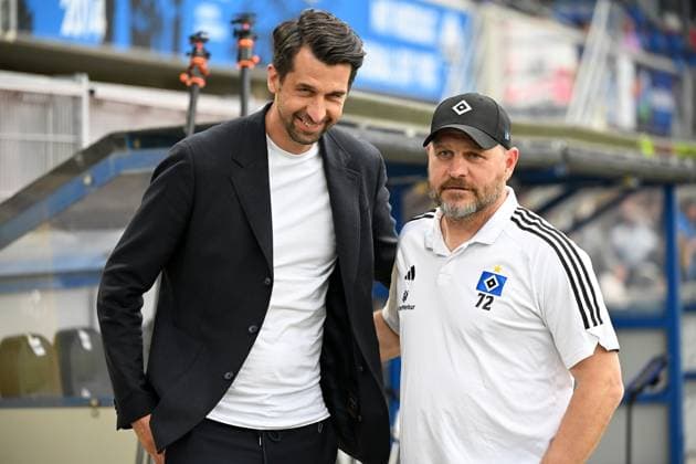Paderborn, Home Deluxe Arena, 10.05.24, GER, Herren, 2.Bundesliga, Saison 2023-2024, SC Paderborn 07 - Hamburger SV Bild: v.li. Sportvorstand Jonas BOLDT (Hamburg) und Trainer Steffen BAUMGART (Hamburg) Only for editorial use! DFL regulations prohibit any use of photographs as image sequences and or quasi-video. NRW Deutschland