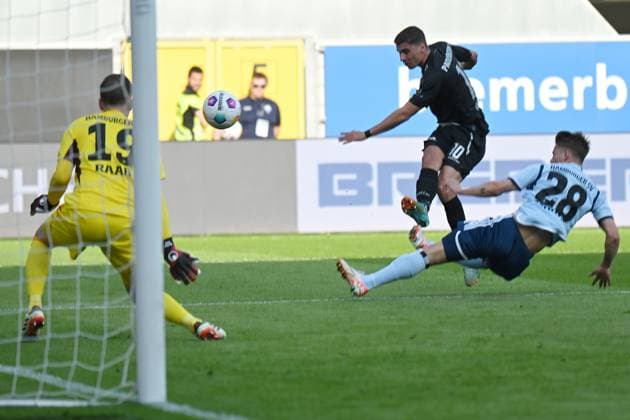 Paderborn, Home Deluxe Arena, 10.05.24, GER, Herren, 2.Bundesliga, Saison 2023-2024, SC Paderborn 07 - Hamburger SV Bild: Koen KOSTONS (Paderborn) macht das Tor zum 1:0 Only for editorial use! DFL regulations prohibit any use of photographs as image sequences and or quasi-video. NRW Deutschland
