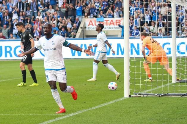 10.05.2024, xgox, Fussball 2. Bundesliga, 1. FC Magdeburg - SpVgg Greuther Fuerth emspor, v.l. Amara Conde (Magdeburg, 10) schiesst Tor, Torschuetze, erzielt Tor, Treffer, scores the goal Abseits (DFL DFB REGULATIONS PROHIBIT ANY USE OF PHOTOGRAPHS as IMAGE SEQUENCES and or QUASI-VIDEO) Magdeburg