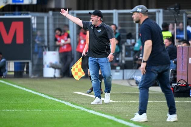 Paderborn, Home Deluxe Arena, 10.05.24, GER, Herren, 2.Bundesliga, Saison 2023-2024, SC Paderborn 07 - Hamburger SV Bild: v.li. Trainer Lukas KWASNIOK (Paderborn) und Trainer Steffen BAUMGART (Hamburg) Only for editorial use! DFL regulations prohibit any use of photographs as image sequences and or quasi-video. NRW Deutschland