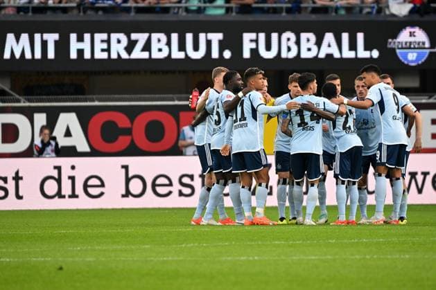 Paderborn, Home Deluxe Arena, 10.05.24, GER, Herren, 2.Bundesliga, Saison 2023-2024, SC Paderborn 07 - Hamburger SV Bild: Mannschaftsfoto, Gruppenfoto HSV Only for editorial use! DFL regulations prohibit any use of photographs as image sequences and or quasi-video. NRW Deutschland