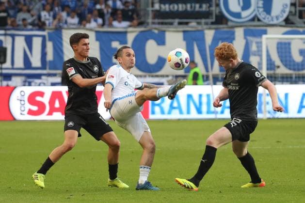 10.05.2024, xgox, Fussball 2. Bundesliga, 1. FC Magdeburg - SpVgg Greuther Fuerth emspor, v.l. Marco Meyerhoefer (Fuerth, 18), Baris Atik (Magdeburg, 23), Robert Wagner (Fuerth, 22) Zweikampf, Duell, Kampf, tackle (DFL DFB REGULATIONS PROHIBIT ANY USE OF PHOTOGRAPHS as IMAGE SEQUENCES and or QUASI-VIDEO) Magdeburg