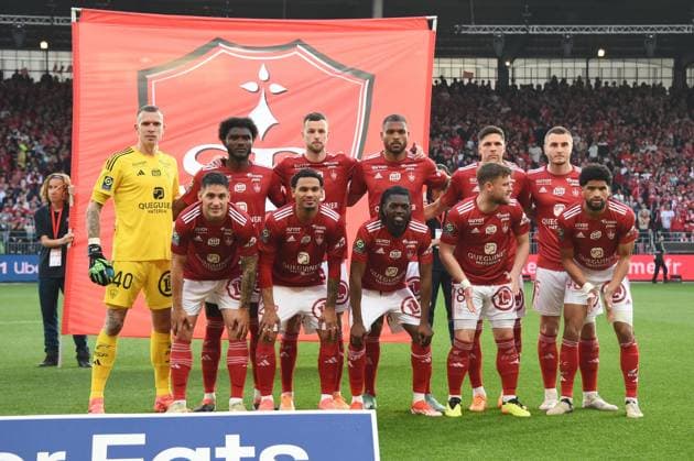 Brest team pose before the Ligue 1 match between Stade Brestois 29 and Stade de Reims at Stade Francis Le Ble on May 10, 2024 in Brest, France. ( Photo by federico pestellini panoramic ) - FOOTBALL : Brest vs Reims - Ligue 1 - 10 05 2024 FedericoPestellini Panoramic 