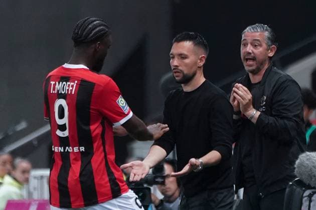 Terem Moffi (OGC Nice) - Francesco Farioli (entraineur de l OGC Nice) FOOTBALL : OGC Nice vs Le Havre - Ligue 1 Uber Eats - Nice - 10 05 2024 NorbertScanella Panoramic 