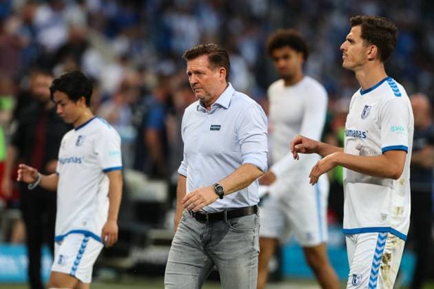 Trainer Christian Titz und Tobias Müller (1. FC Magdeburg,21) - 2. Fußball Bundesliga Saison 2023-2024 1. FC Magdeburg vs. SpVgg Greuther Fürth in der MDCC Arena in Magdeburg - Fußball,Mann,Männer,Deutschland,10.05.2024
