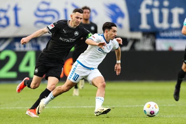 Jason Ceka (1. FC Magdeburg,10) gegen Branimir Hrgota (SpVgg Greuther Fürth,10) - 2. Fußball Bundesliga Saison 2023-2024 1. FC Magdeburg vs. SpVgg Greuther Fürth in der MDCC Arena in Magdeburg - Aktion,Fußball,Mann,Männer,Deutschland,10.05.2024