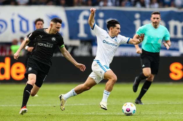 Jason Ceka (1. FC Magdeburg,10) gegen Branimir Hrgota (SpVgg Greuther Fürth,10) - 2. Fußball Bundesliga Saison 2023-2024 1. FC Magdeburg vs. SpVgg Greuther Fürth in der MDCC Arena in Magdeburg - Aktion,Fußball,Mann,Männer,Deutschland,10.05.2024