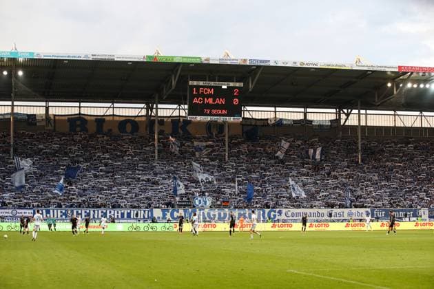 Der Spielstand aus dem Finale von 1974 wird jeweils zu der Torfolge von damals angezeigt, anlässlich fünfzig Jahre Europapokalsieg - 2. Fußball Bundesliga Saison 2023-2024 1. FC Magdeburg vs. SpVgg Greuther Fürth in der MDCC Arena in Magdeburg - Fußball,Mann,Männer,Deutschland,10.05.2024