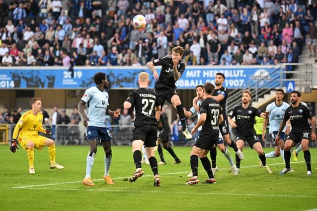 Paderborn, Home Deluxe Arena, 10.05.24, GER, Herren, 2.Bundesliga, Saison 2023-2024, SC Paderborn 07 - Hamburger SV Bild: Torwart Matheo RAAB (Hamburg) im gegnerischen Strafraum Only for editorial use! DFL regulations prohibit any use of photographs as image sequences and or quasi-video. NRW Deutschland