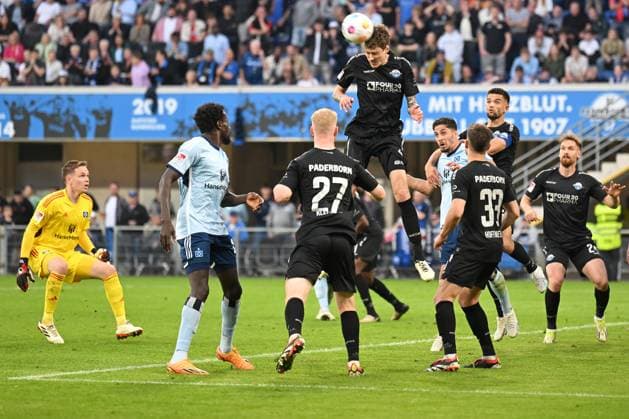 Paderborn, Home Deluxe Arena, 10.05.24, GER, Herren, 2.Bundesliga, Saison 2023-2024, SC Paderborn 07 - Hamburger SV Bild: Torwart Matheo RAAB (Hamburg) im gegnerischen Strafraum Only for editorial use! DFL regulations prohibit any use of photographs as image sequences and or quasi-video. NRW Deutschland