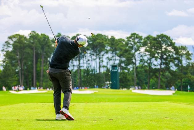 CHARLOTTE, NC - MAY 10: Kurt Kityama tees off from the fourth tee box during the second round of the Wells Fargo Championship at Quail Hollow Club on May 10, 2024 in Charlotte, North Carolina. (Photo by David Jensen Icon Sportswire) GOLF: MAY 10 PGA, Golf Herren Wells Fargo Championship EDITORIAL USE ONLY Icon240510055