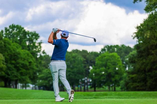 CHARLOTTE, NC - MAY 10: Emiliano Grillo tees off from the second tee box during the second round of the Wells Fargo Championship at Quail Hollow Club on May 10, 2024 in Charlotte, North Carolina. (Photo by David Jensen Icon Sportswire) GOLF: MAY 10 PGA, Golf Herren Wells Fargo Championship EDITORIAL USE ONLY Icon240510056