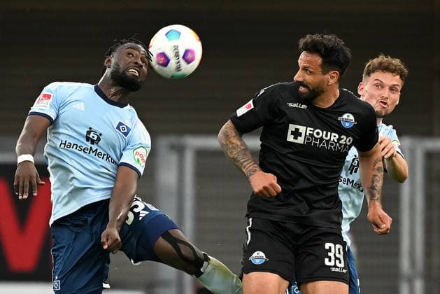 Paderborn, Home Deluxe Arena, 10.05.24, GER, Herren, 2.Bundesliga, Saison 2023-2024, SC Paderborn 07 - Hamburger SV Bild: v.li. im Zweikampf Stephan AMBROSIUS (Hamburg) und Adriano GRIMALDI (Paderborn) im Kopfball, Kopfballduell Only for editorial use! DFL regulations prohibit any use of photographs as image sequences and or quasi-video. NRW Deutschland