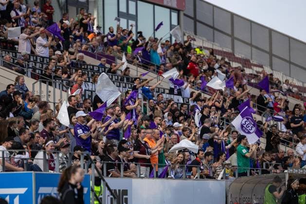 SGS Essen vs. 1. FC Köln; Essen, 11.05.2024 Die Fans feiern das 1:0 Google Pixel Frauen-Bundesliga 21. Spieltag: SGS Essen vs. 1. FC Köln, Stadion an der Hafenstraße am 11.05.2024. DFB DFL REGULATIONS PROHIBIT ANY USE OF PHOTOGRAPHS AS IMAGE SEQUENCES AND OR QUASI-VIDEO. Copyright: xBEAUTUFULxSports Richterx