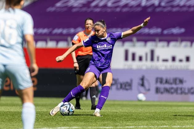 SGS Essen vs. 1. FC Köln; Essen, 11.05.2024 Laureta Elmazi (SGS Essen, 11) Google Pixel Frauen-Bundesliga 21. Spieltag: SGS Essen vs. 1. FC Köln, Stadion an der Hafenstraße am 11.05.2024. DFB DFL REGULATIONS PROHIBIT ANY USE OF PHOTOGRAPHS AS IMAGE SEQUENCES AND OR QUASI-VIDEO. Copyright: xBEAUTUFULxSports Richterx