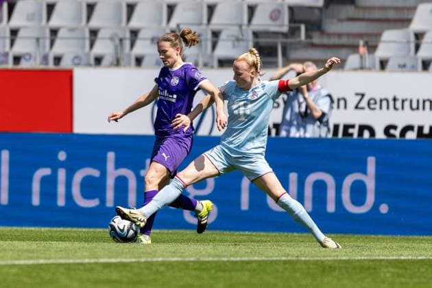 SGS Essen vs. 1. FC Köln; Essen, 11.05.2024 Lily Reimöller (SGS Essen, 8) im Zweikampf mit Anna Gerhardt (1. FC Köln, 21) Google Pixel Frauen-Bundesliga 21. Spieltag: SGS Essen vs. 1. FC Köln, Stadion an der Hafenstraße am 11.05.2024. DFB DFL REGULATIONS PROHIBIT ANY USE OF PHOTOGRAPHS AS IMAGE SEQUENCES AND OR QUASI-VIDEO. Copyright: xBEAUTUFULxSports Richterx