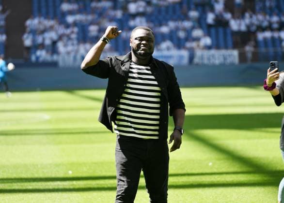 Gerald Asamoah (Leiter Lizenzbereich FC Schalke 04) wurde vor dem Spiel offiziell verabschiedet 11.05.2024, Fussball Saison 2023 2024, 2. Bundesliga, 33. Spieltag, FC Schalke 04 - Hansa Rostock Gelsenkirchen Veltins Arena Nordrhein Westfalen Deutschland
