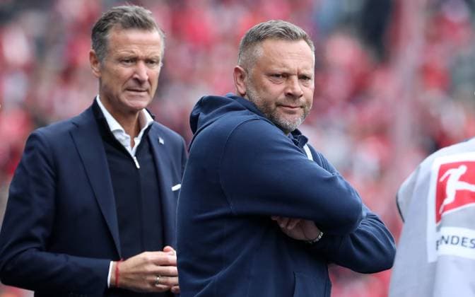 Geschäftsfüher Thomas E. Herrich, Trainer Pal Dardai Aktion Oberkörper Fußball Fussball DFL 2.Bundesliga Herren 33.Spieltag Saison 2023 2024 11.05.2024 Hertha BSC Berlin vs. 1.FC Kaiserslautern FCK DFL regulations prohibit any use of photographs as image sequences and or quasi-video