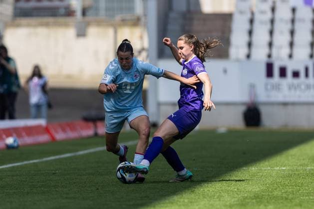 SGS Essen vs. 1. FC Köln; Essen, 11.05.2024 Lilli Purtscheller (SGS Essen, 7) im Zweikampf mit Melina Fabienne Walheim (SGS Essen, 30) Google Pixel Frauen-Bundesliga 21. Spieltag: SGS Essen vs. 1. FC Köln, Stadion an der Hafenstraße am 11.05.2024. DFB DFL REGULATIONS PROHIBIT ANY USE OF PHOTOGRAPHS AS IMAGE SEQUENCES AND OR QUASI-VIDEO. Copyright: xBEAUTUFULxSports Richterx