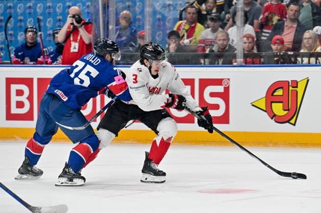 PRAGUE, CZECH REPUBLIC - MAY 11: Olen Zellweger of Canada (R) protects the puck against Robert Dowd of Great Britain (L) during the preliminary round match between Great Britain and Canada at Prague Arena on May 11, 2024 in Prague, Czech Republic. Prague Prague Arena Czech Republic Copyright: xJustPictures.ch AndreaxBrancax jp-en-EuSpIm-AB_11052024_AAB_4320