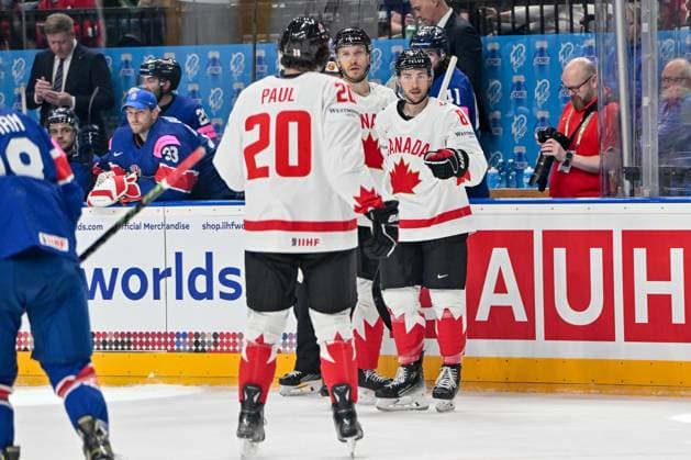 PRAGUE, CZECH REPUBLIC - MAY 11: Michael Bunting of Canada (R) celebrate his goal during the preliminary round match between Great Britain and Canada at Prague Arena on May 11, 2024 in Prague, Czech Republic. Prague Prague Arena Czech Republic Copyright: xJustPictures.ch AndreaxBrancax jp-en-EuSpIm-AB_11052024_AAB_4434