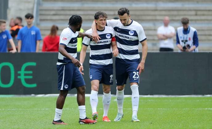 Haris Tabakovic jubelt nach 1:0 mit Fabian Reese, Deyovaisio Zeefuik Fußball Fussball DFL 2.Bundesliga Herren 33.Spieltag Saison 2023 2024 11.05.2024 Hertha BSC Berlin vs. 1.FC Kaiserslautern FCK DFL regulations prohibit any use of photographs as image sequences and or quasi-video
