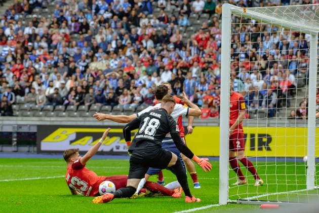 11.05.2024, xlakx, Fussball 2.Bundesliga, Hertha BSC Berlin - 1.FC Kaiserslautern emspor, v.l. Jan Elvedi (1.FC Kaiserslautern 33),Haris Tabakovic (Hertha BSC 25),Julian Krahl (1.FC Kaiserslautern 18),Zweikampf, Duell, Kampf, tackle (DFL DFB REGULATIONS PROHIBIT ANY USE OF PHOTOGRAPHS as IMAGE SEQUENCES and or QUASI-VIDEO) Daniel Lakomski Jan Huebner Berlin
