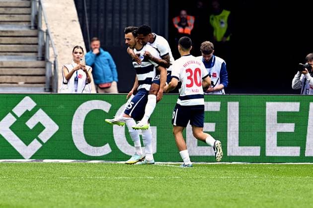 Haris Tabakovic (Hertha BSC, 25) zum 1:0 durch 11m, Jubel nach Tor, GER, Hertha BSC vs. 1. FC Kaiserslautern, Fussball Herren, 2. Bundesliga, Saison 2023 2024, 33. Spieltag, 11.05.2024. (DFL REGULATIONS PROHIBIT ANY USE OF PHOTOGRAPHS AS IMAGE SEQUENCES AND OR QUASI - VIDEO). GER, Hertha BSC vs. 1. FC Kaiserslautern, Fussball Herren, 2. Bundesliga, Saison 2023 2024, 33. Spieltag, 11.05.2024. Berlin