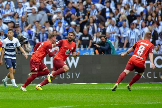 11.05.2024, xlakx, Fussball 2.Bundesliga, Hertha BSC Berlin - 1.FC Kaiserslautern emspor, v.l. Marlon Ritter (1.FC Kaiserslautern 7)Jubel nach dem 1:1,Nikola Soldo (1.FC Kaiserslautern 14),Jean Zimmer (1.FC Kaiserslautern 8),Jubel (DFL DFB REGULATIONS PROHIBIT ANY USE OF PHOTOGRAPHS as IMAGE SEQUENCES and or QUASI-VIDEO) Daniel Lakomski Jan Huebner Berlin
