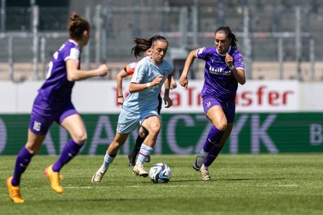 SGS Essen vs. 1. FC Köln; Essen, 11.05.2024 Laureta Elmazi (SGS Essen, 11) im Zweikampf mit Natalia Padilla-Bidas (1. FC Köln, 22) Google Pixel Frauen-Bundesliga 21. Spieltag: SGS Essen vs. 1. FC Köln, Stadion an der Hafenstraße am 11.05.2024. DFB DFL REGULATIONS PROHIBIT ANY USE OF PHOTOGRAPHS AS IMAGE SEQUENCES AND OR QUASI-VIDEO. Copyright: xBEAUTUFULxSports Richterx